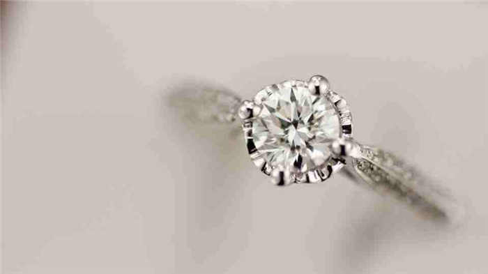 Sueño de anillo de diamantes 35+ tipos y su significado