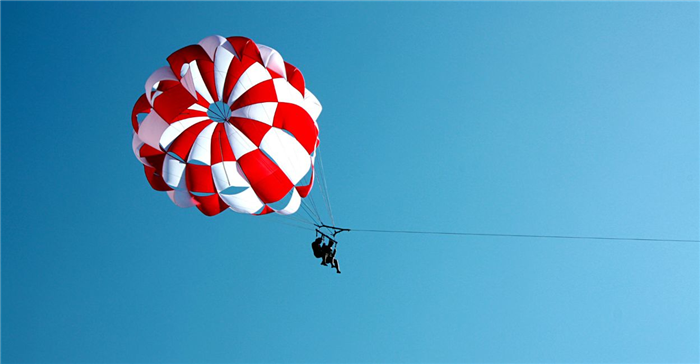 Soñar con paracaídas - 44 tramas y sus interpretaciones